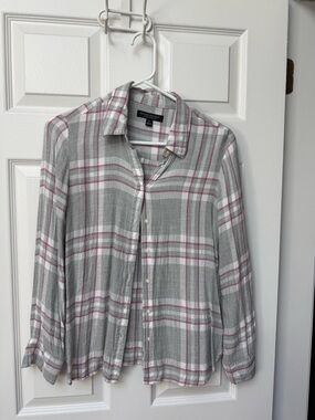 Banana republic women’s flannel style Plaid Button-Down Shirt